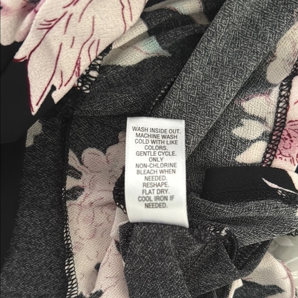 Candie's Black and Pink Floral Blouse - Picture 9 of 9